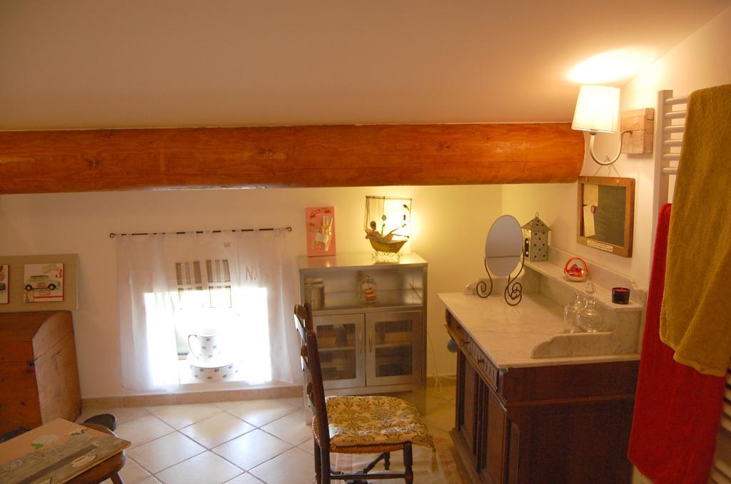 Maison D'Hotes Le Mas De Lila Vers Pont du Gard Szoba fotó